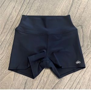 ALO airlift bike shorts 3inch